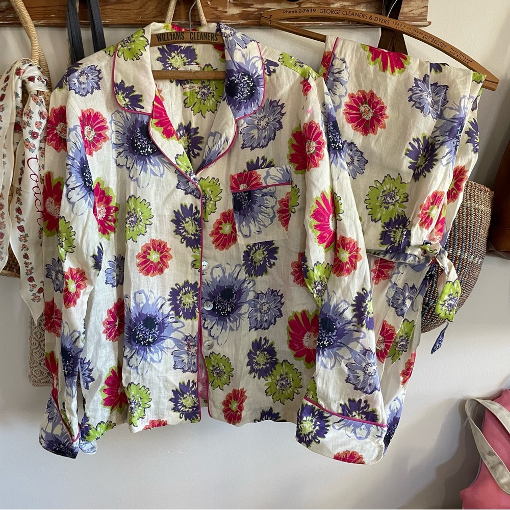 Size XL The Lazy Poet 100% Linen pajamas in Emma Saphire